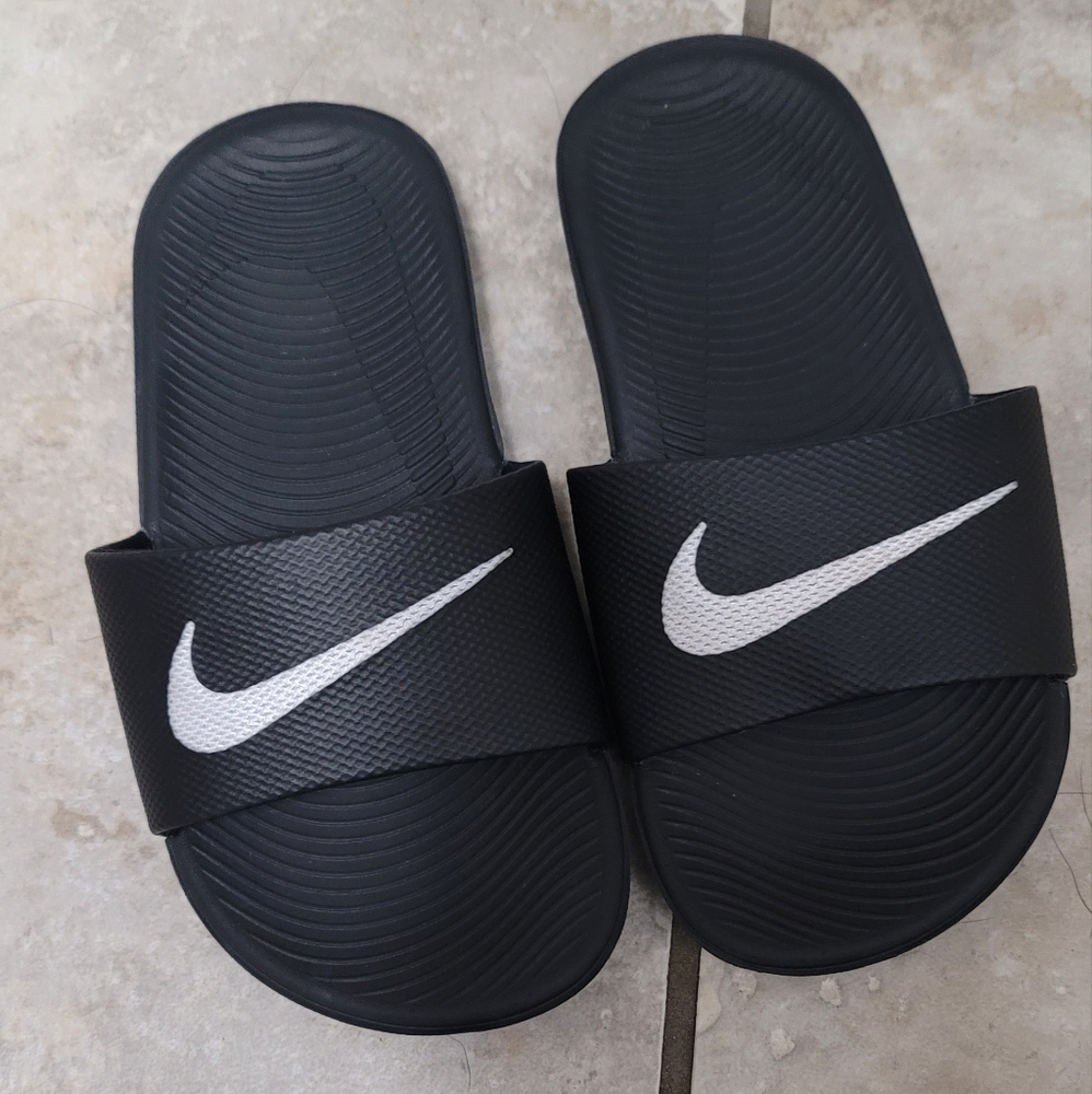 Nike slides